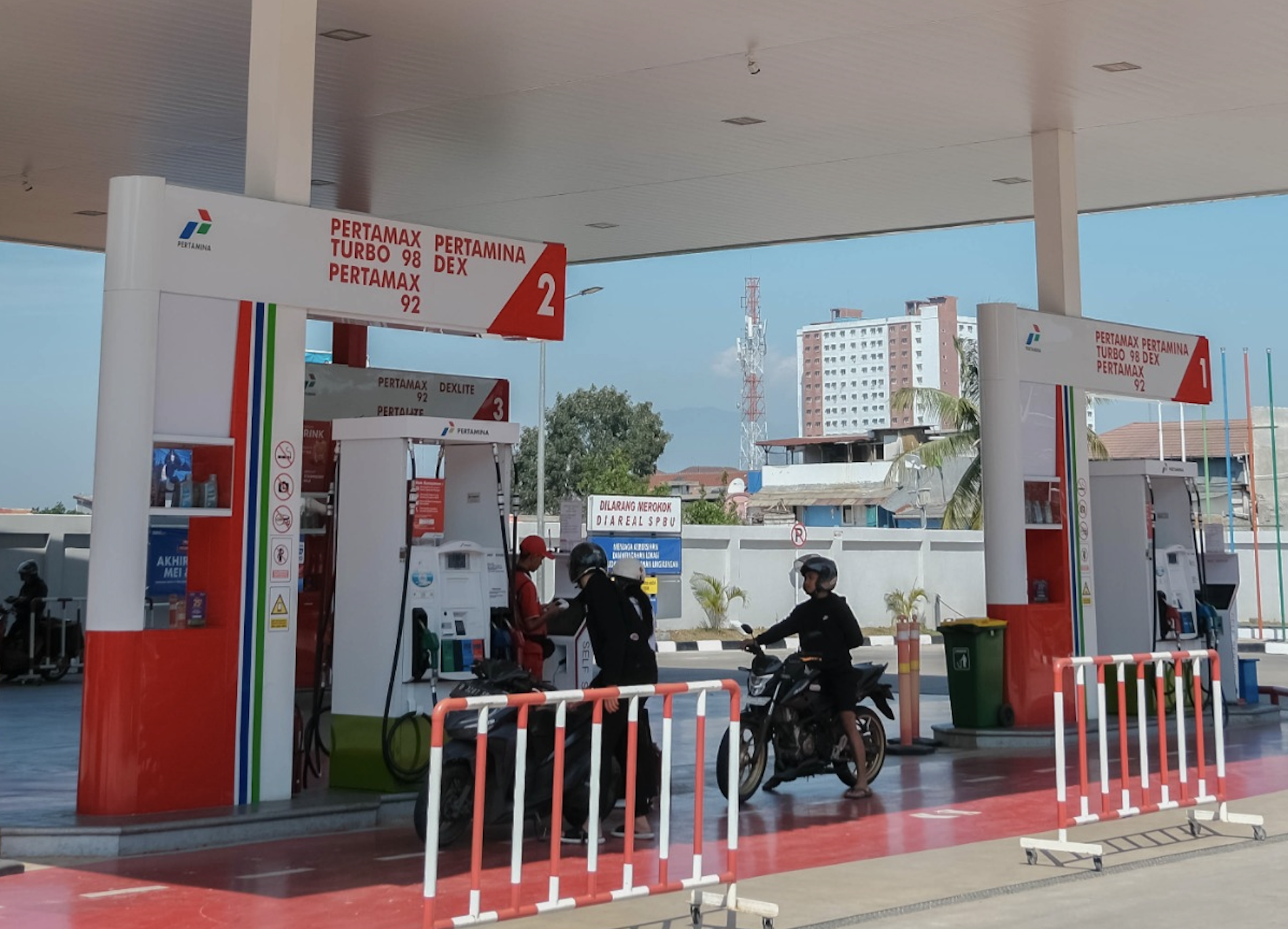APBN Bocor atau Rakyat yang Tekor? Dilema di Balik Kebijakan Harga BBM